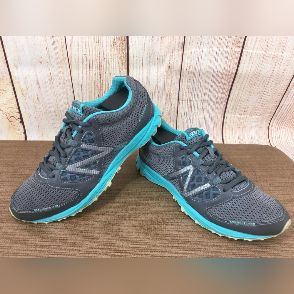 WOMENS NEW BALANCE RUNNING SHOE 8.5